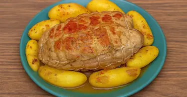 Rôti de veau aux pommes de terre au four : un grand classique de la cuisine familiale française