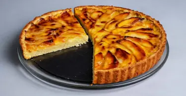 Tarte aux pommes à la crème pâtissière : recette maison facile et fondante