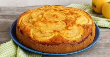 Tarte aux pommes sans lait et sans beurre – un dessert léger et fondant