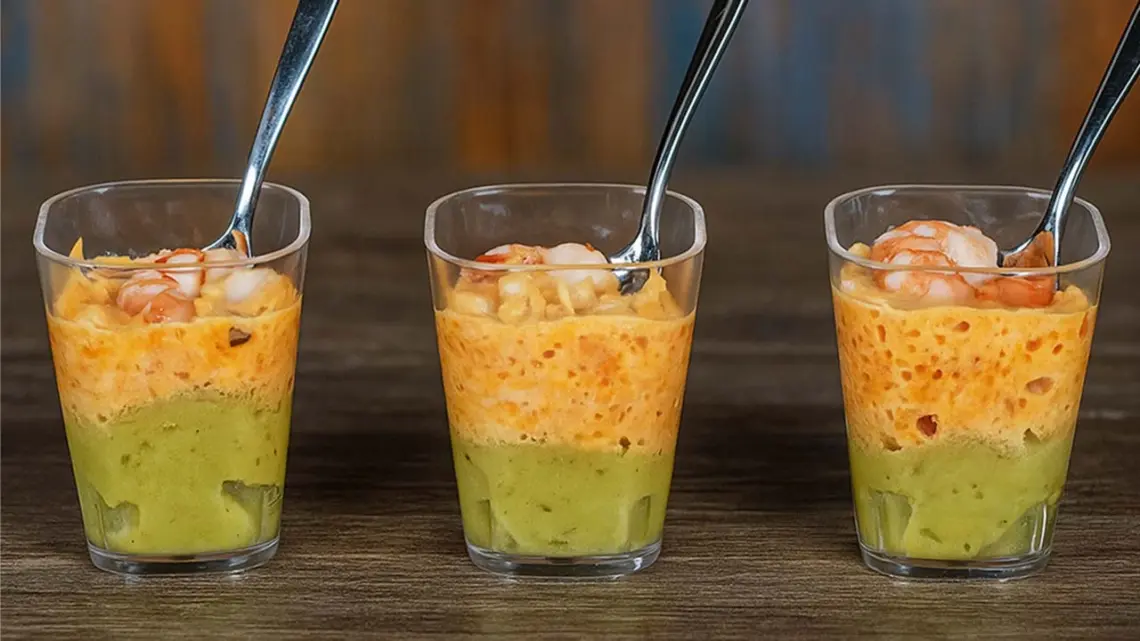 Verrines crabe avocat crevette : une entrée fraîche et raffinée