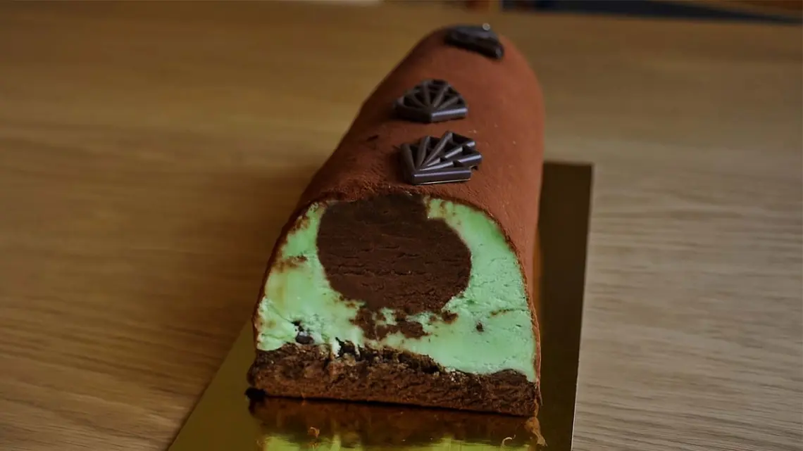 Bûche de Noël maison menthe et chocolat : Un dessert raffiné et original