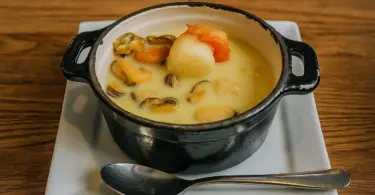 Cassolette de moules et St Jacques aux blancs de poireaux : Recette Crémeuse et Facile