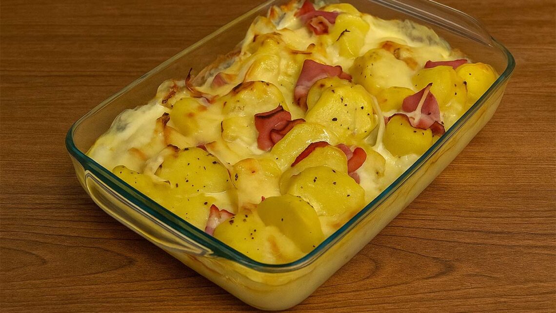 Gratin de pommes de terre au bacon et à la raclette : un plat hivernal prêtes en 20 minutes