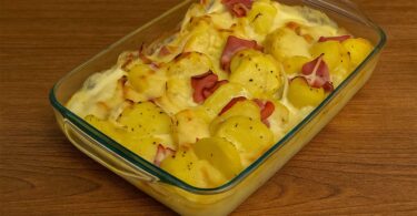 Gratin de pommes de terre au bacon et à la raclette : un plat hivernal prêtes en 20 minutes