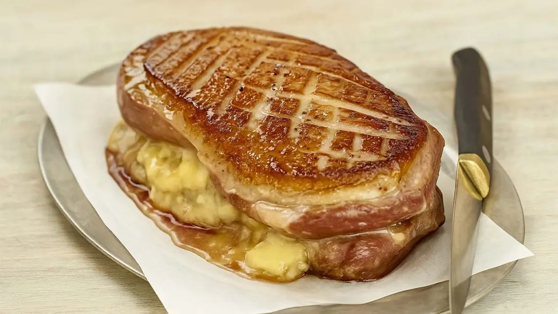 Magret de canard au chèvre et jambon du pays : une recette facile et raffinée