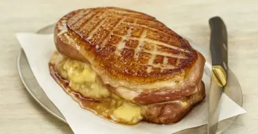 Magret de canard au chèvre et jambon du pays : une recette facile et raffinée