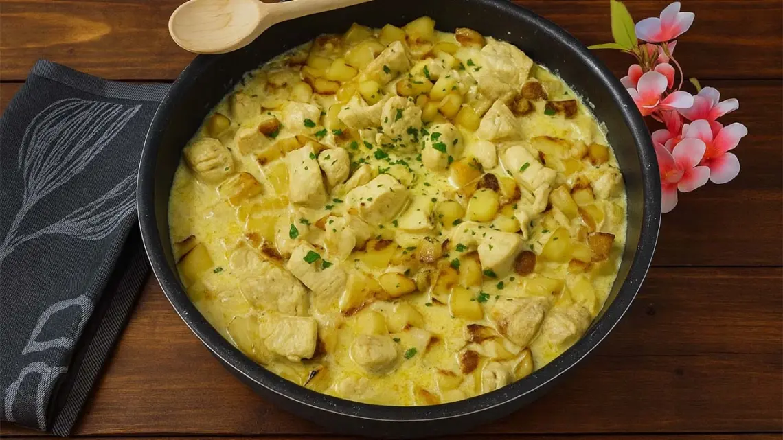 Mijoté de poulet et pommes de terre : Un plat familial par excellence qui réunit tendreté