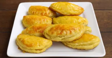 Mini-Chaussons au Foie Gras et Magret :Une entrée festive et raffinée pour les fêtes