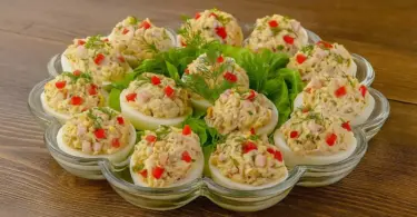 Œufs Mimosa Légers au Thon et au Piment – Une Entrée Protéinée en 10 Minutes