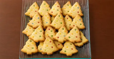 Petits sapins sablés à la noix de coco : biscuits de Noël faciles et gourmands