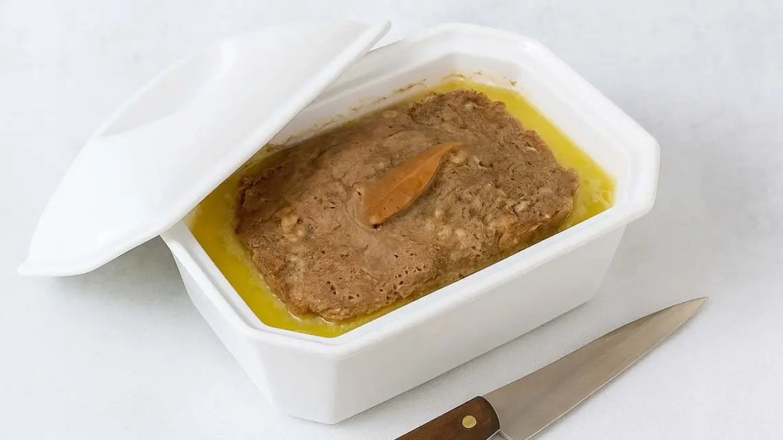Terrine de canard au foie gras : une recette festive et raffinée
