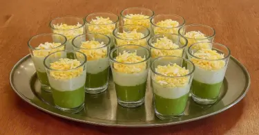 Verrines avocat, thon et œuf dur : entrée froide simple et savoureuse