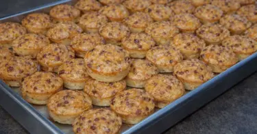 Bouchées chorizo et comté au four : mini-muffins apéritifs prête en 15 minutes