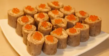 Bouchées de Crêpes au Saumon Fumé : l’Apéritif Chic et Facile à Préparer