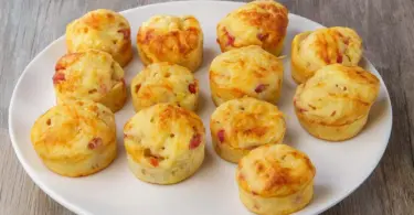 Crêpes Soufflées au Fromage et Bacon : Bouchées Moelleuses pour l’Apéro