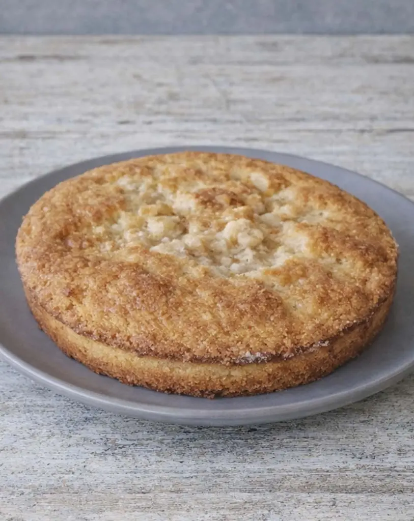 Gâteau fondant aux pommes caramélisées : dessert maison irrésistible