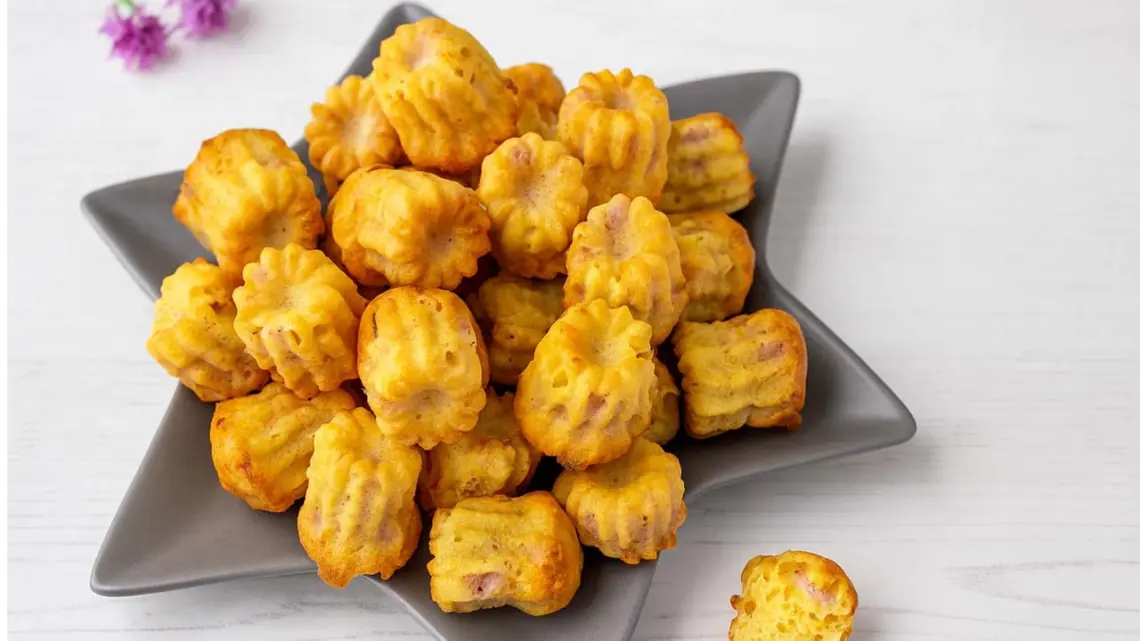 Mini Cannelés au Parmesan et Jambon Cru : Bouchées Apéritives Faciles