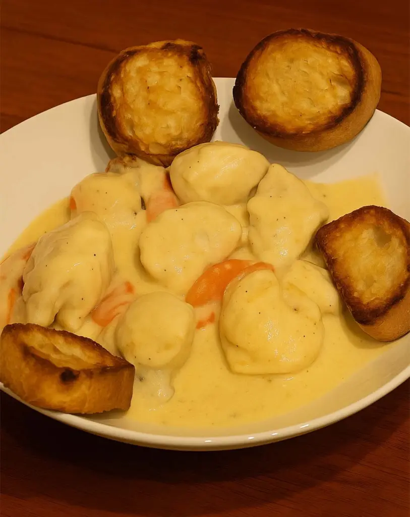 Noix de Saint-Jacques à la Crème Fraîche : une Entrée Chic Prête en 15 Minutes