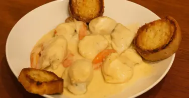 Noix de Saint-Jacques à la Crème Fraîche : une Entrée Chic Prête en 15 Minutes