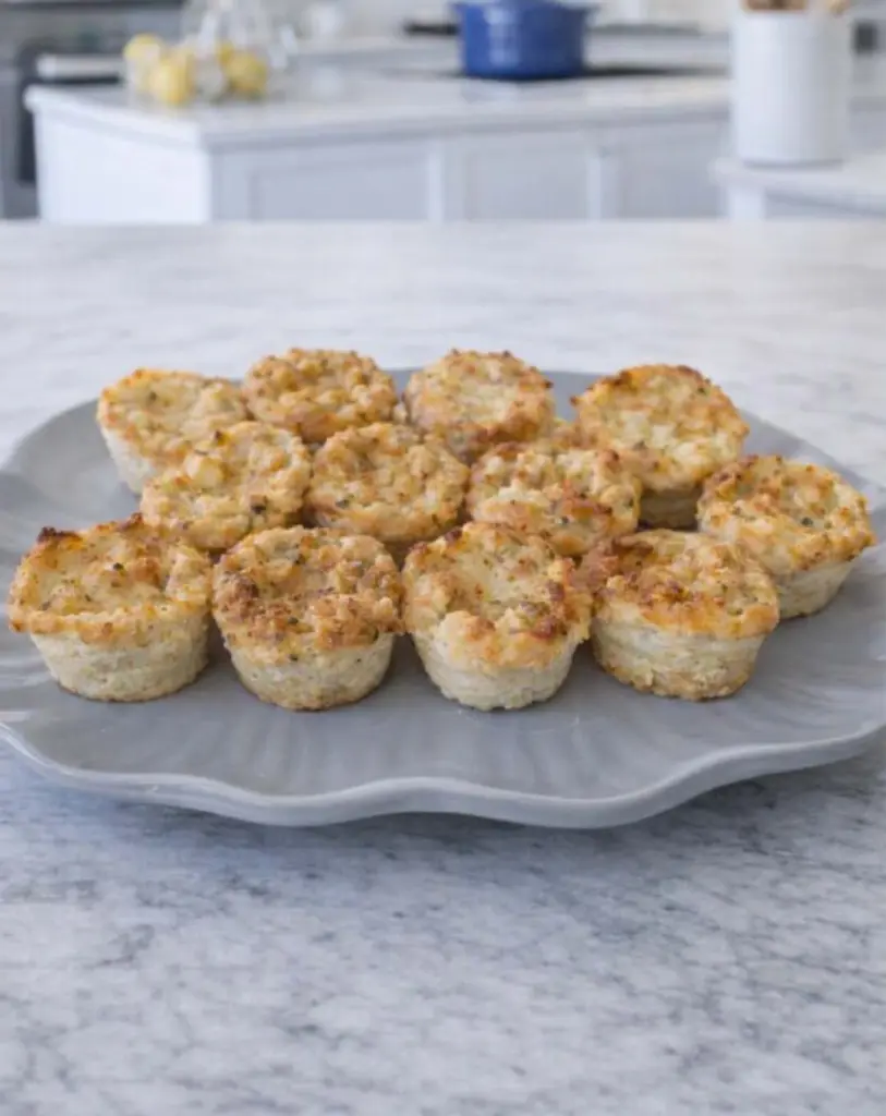 Petits gâteaux de pommes de terre au roquefort : parfaits pour l’apéritif ou le repas