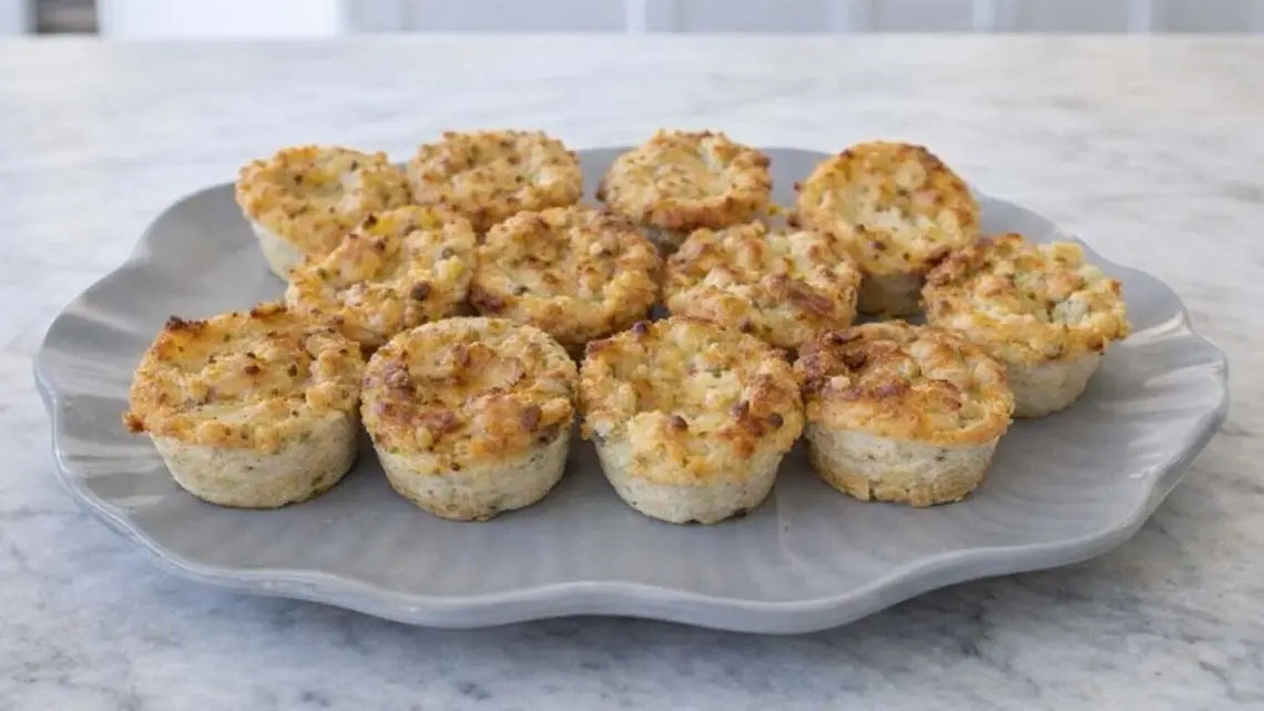 Petits gâteaux de pommes de terre au roquefort : parfaits pour l’apéritif ou le repas