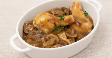 Poulet chasseur maison aux champignons : plat familial authentique