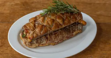 Rôti de magrets de canard aux abricots secs : plat raffiné facile pour repas de fête