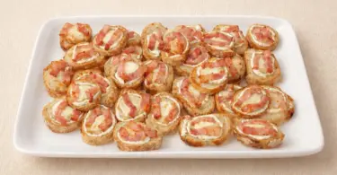 Tartinettes apéritives chèvre–lardons et jambon–gruyère
