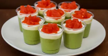 Verrines Avocat Saumon Fumé : une Entrée Fraîche, Simple et Rapide