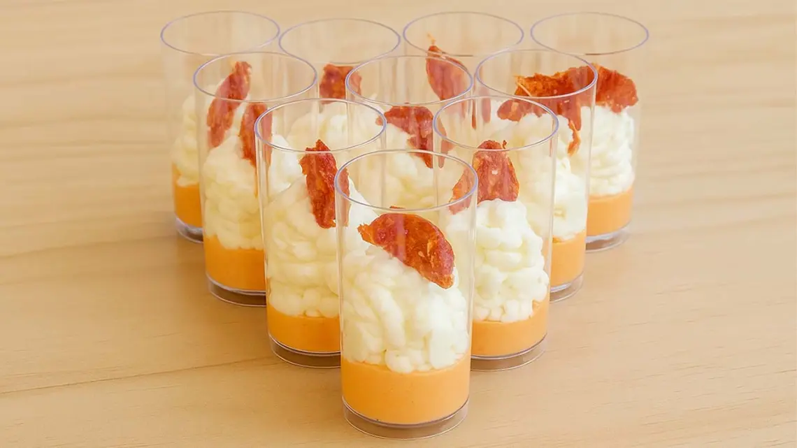 Verrines Mousse de Chorizo et Chantilly de Chèvre : une Entrée Apéritive Chic et Facile