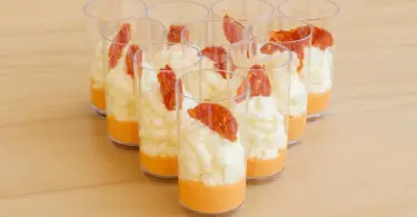 Verrines Mousse de Chorizo et Chantilly de Chèvre : une Entrée Apéritive Chic et Facile