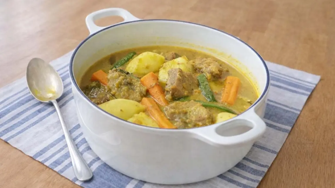 Colombo de porc aux légumes – recette antillaise facile et savoureuse