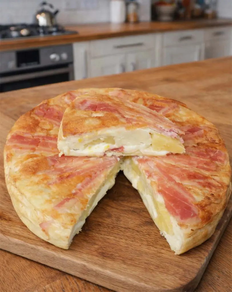 Flan à la raclette, pommes de terre et poitrine fumée  recette savoyarde prêt en 45 minutes