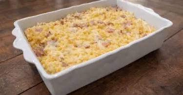 Gratin de coquillettes au jambon, emmental et parmesan : le classique réconfortant