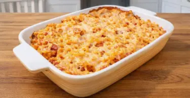 Gratin de coquillettes au jambon et à la crème : plat familial en 20 minutes