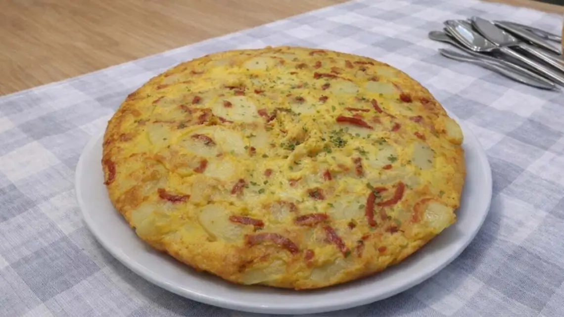 Omelette de pommes de terre à la raclette – recette savoyarde facile