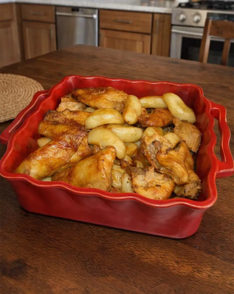 Poulet au four à la portugaise, pommes de terre et ail – plat familial au four