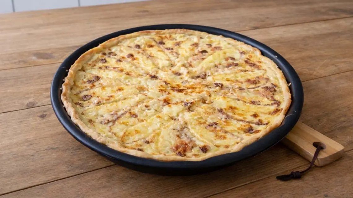 Tarte aux pommes de terre, lardons et reblochon : recette savoyarde ultra gourmande