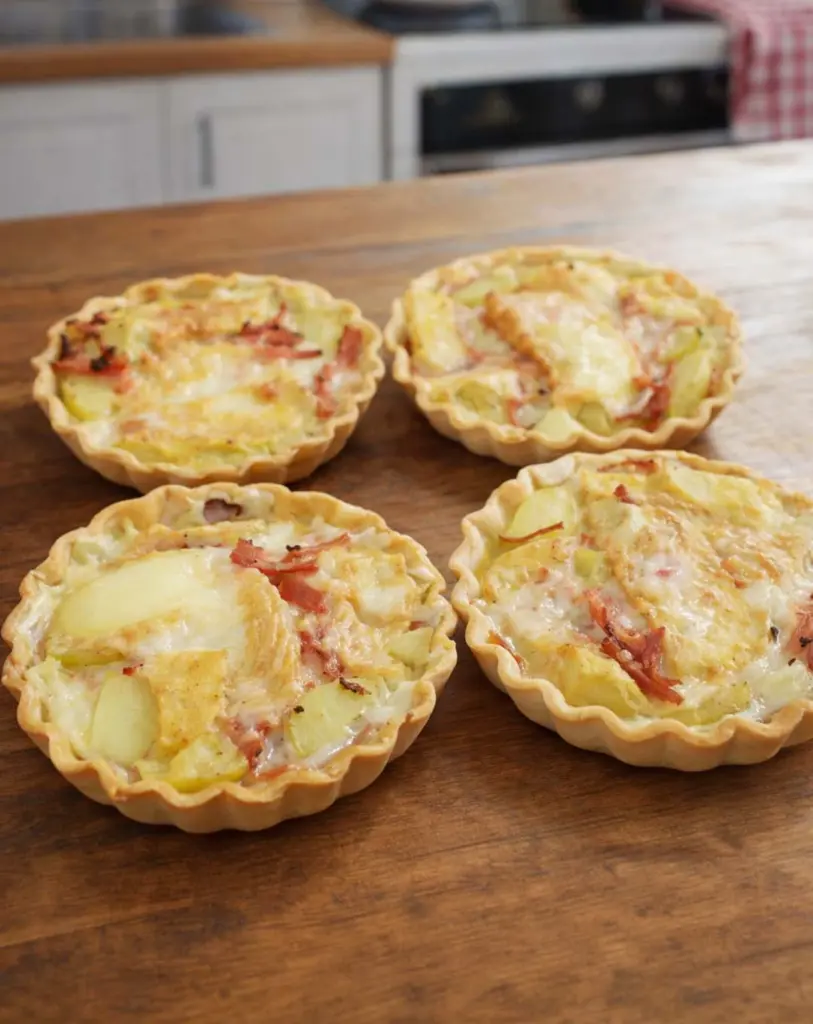 Tartelettes au munster, pommes de terre et bacon – recette alsacienne facile et rapide