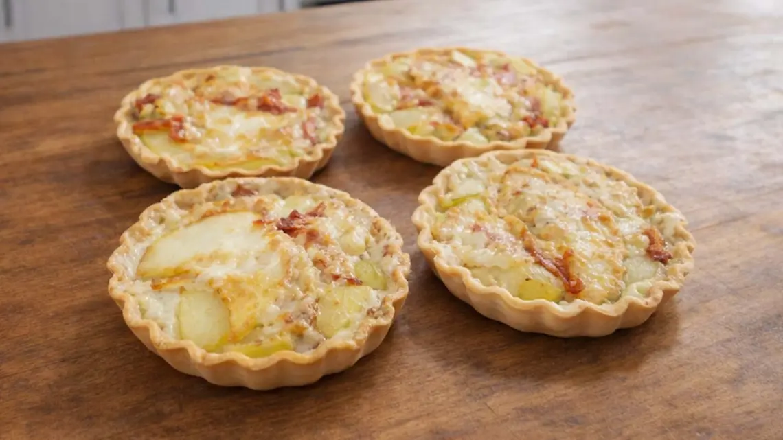 Tartelettes au munster, pommes de terre et bacon – recette alsacienne facile et rapide