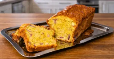 Cake aux oignons, bacon et curry : idée apéritif simple et rapide