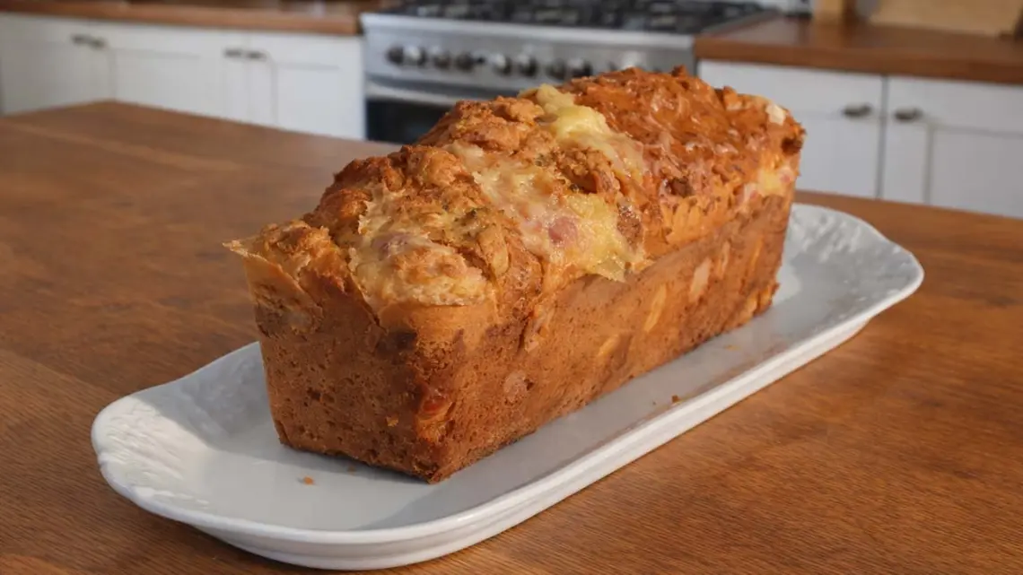 Cake façon tartiflette : lardons fumés et fromage fondant