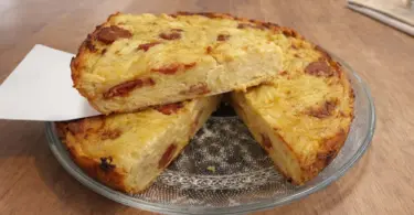 Gâteau de pommes de terre au chorizo et emmental – plat complet au four rapide