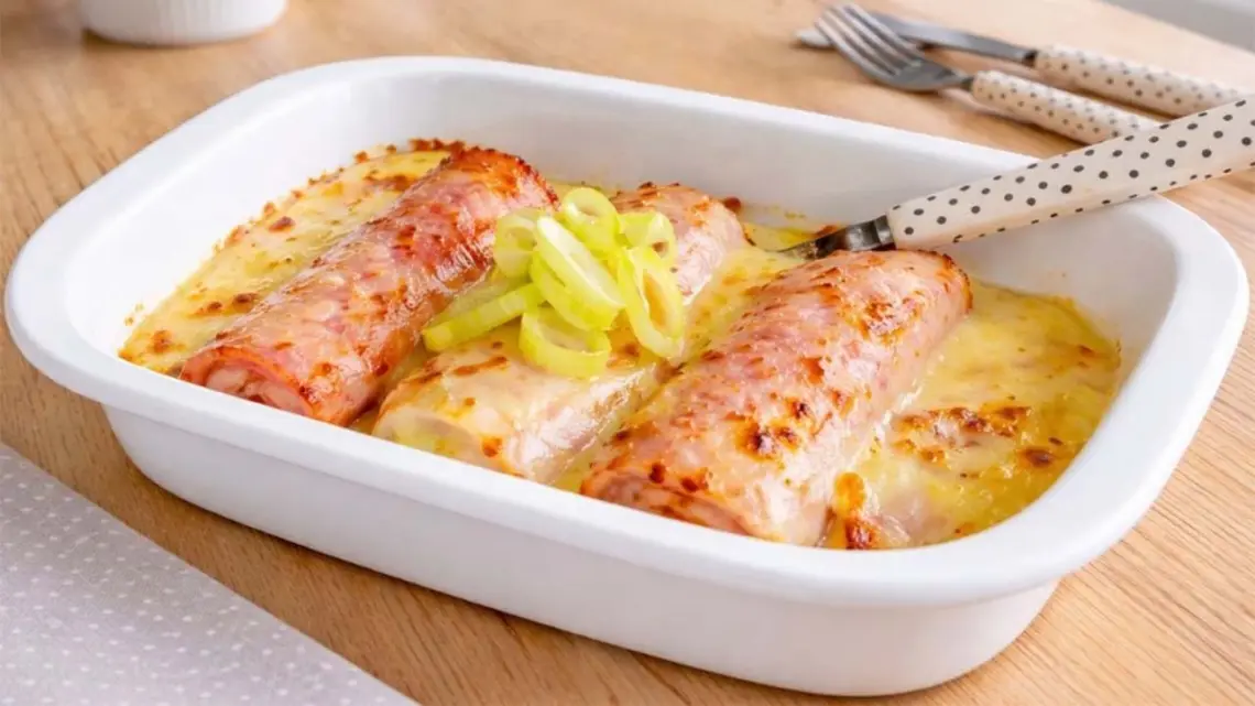 Poireaux roulés au jambon et gratinés au Comté