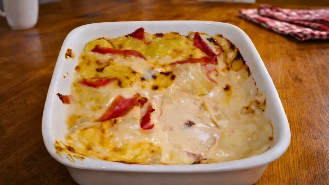 Pommes de terre à la sauce fondue 3 fromages et bacon : plat fondant et gourmand