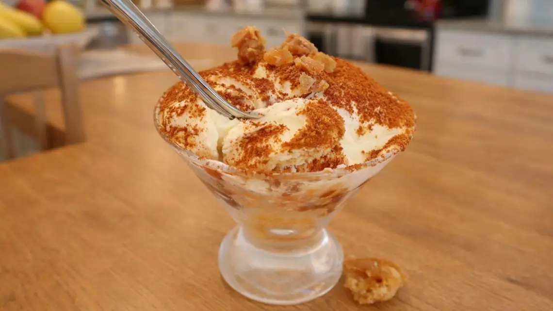 Tiramisu aux poires, crème de marrons et chocolat noir – recette maison sans cuisson