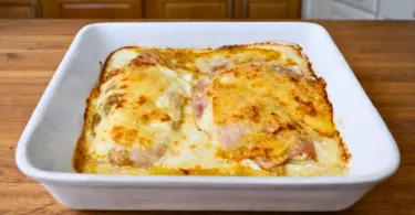 Escalopes de dinde jurassiennes gratinées au Comté et champignons – recette facile au four