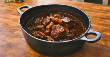 Joue de bœuf au cidre fondante : recette mijotée facile et savoureuse