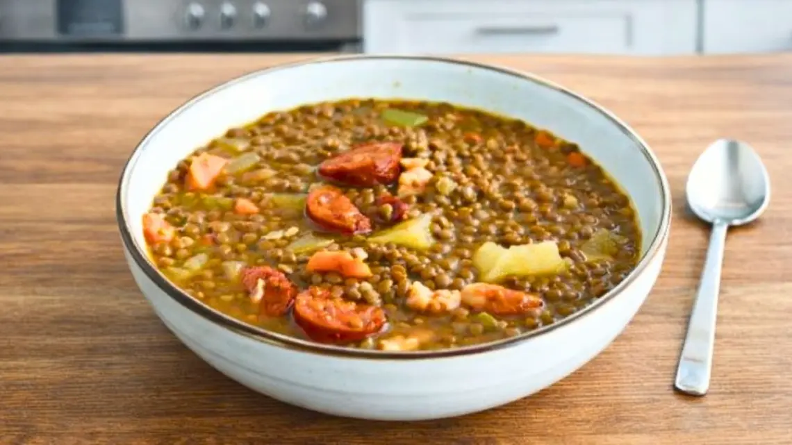 Lentilles à l’espagnole au chorizo – recette facile et savoureuse