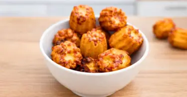 Mini cannelés au bacon et fromage blanc – bouchées apéritives gourmandes